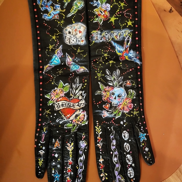 Vintage lady's leather gloves. Custom painted. - Picture 3 of 6